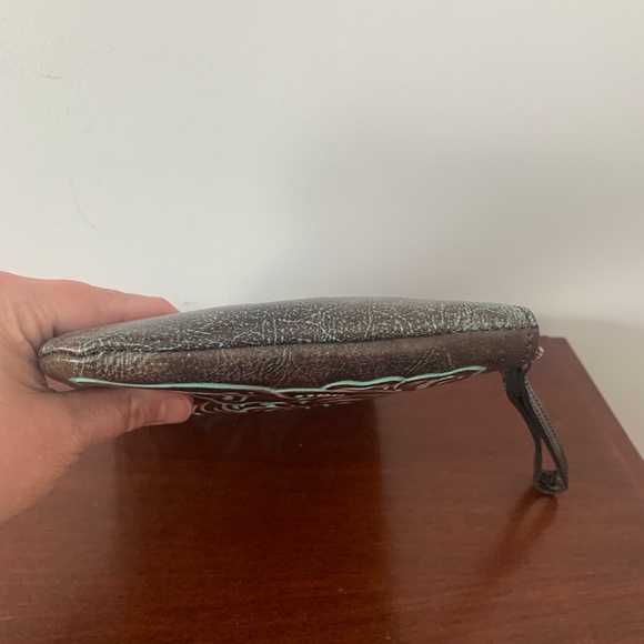 Patricia Nash Tooled Turquoise Cassini Wristlet--New in Box - Picture 7 of 12